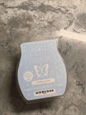 Scentsy Frosted Vanilla Bar - Pale Blue Packaging